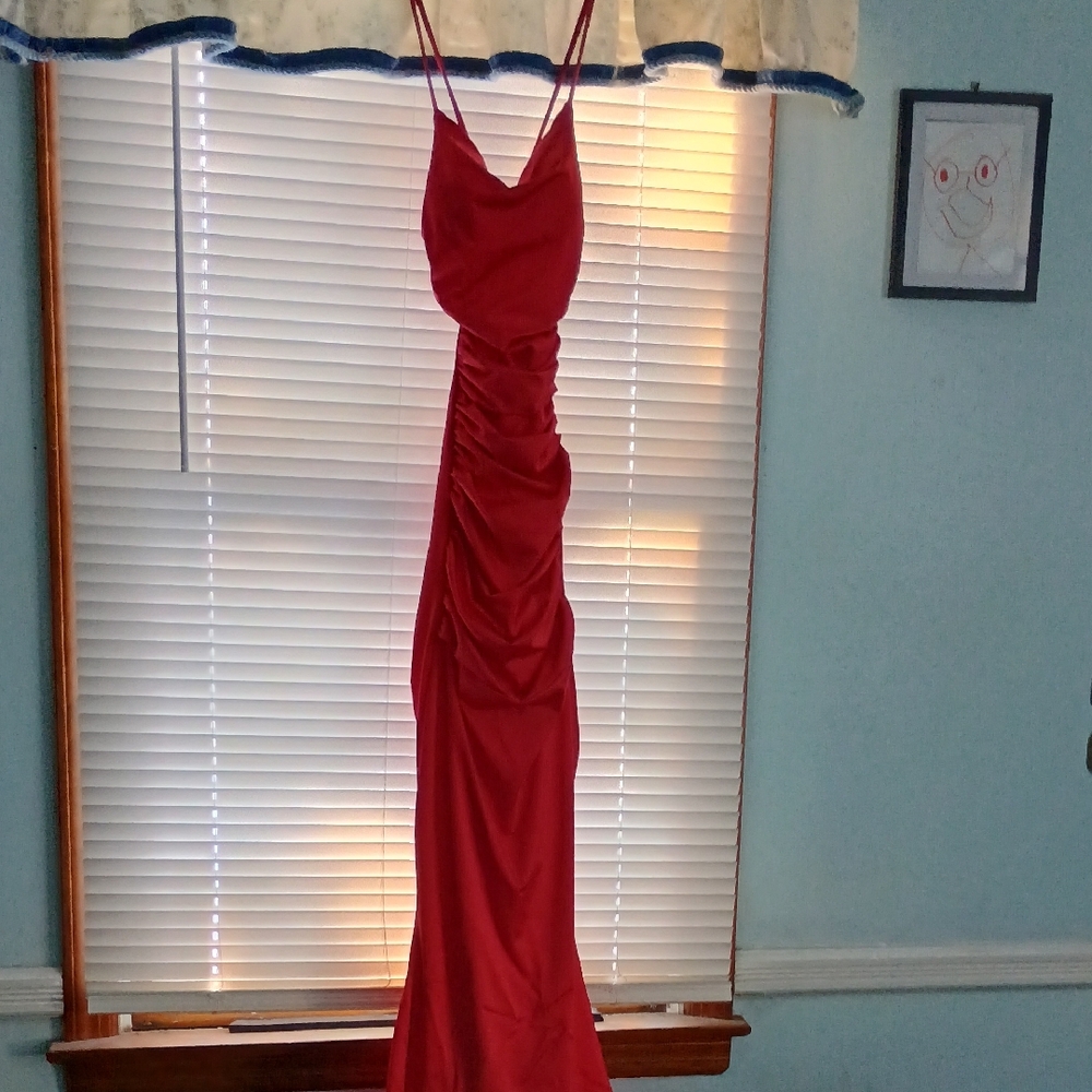 Chic Backless Red Dress